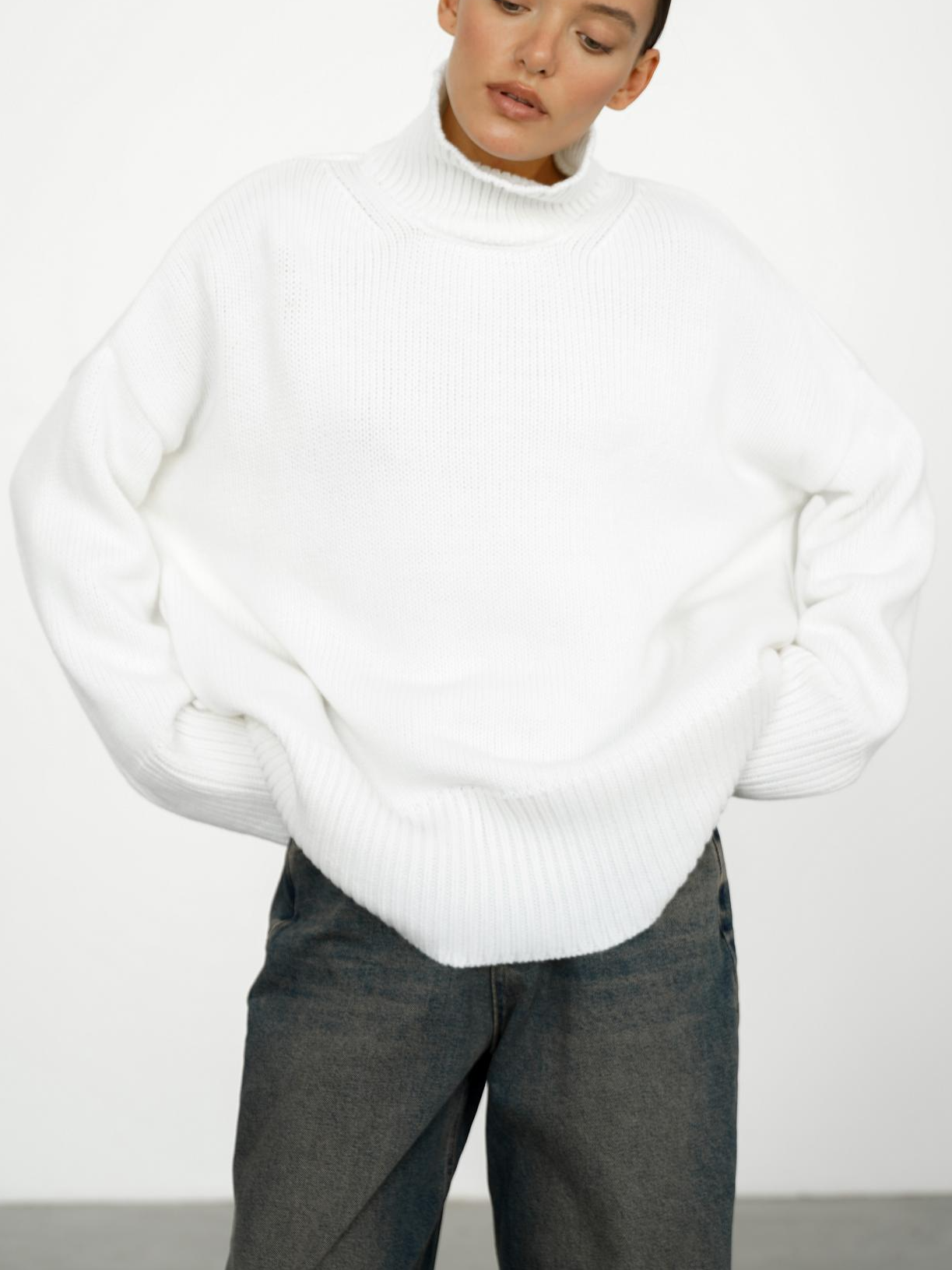 Nada | Minimalist Turtleneck Sweater