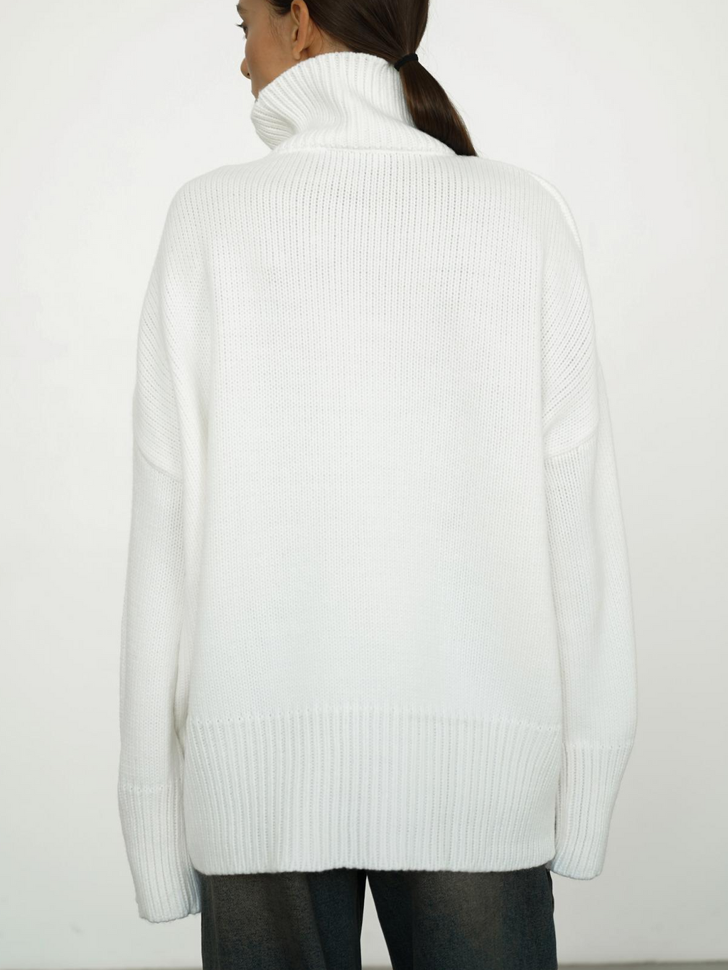 Nada | Minimalist Turtleneck Sweater