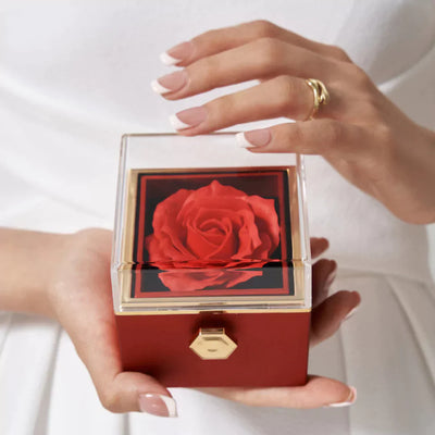 Hug Necklace | Love 2025