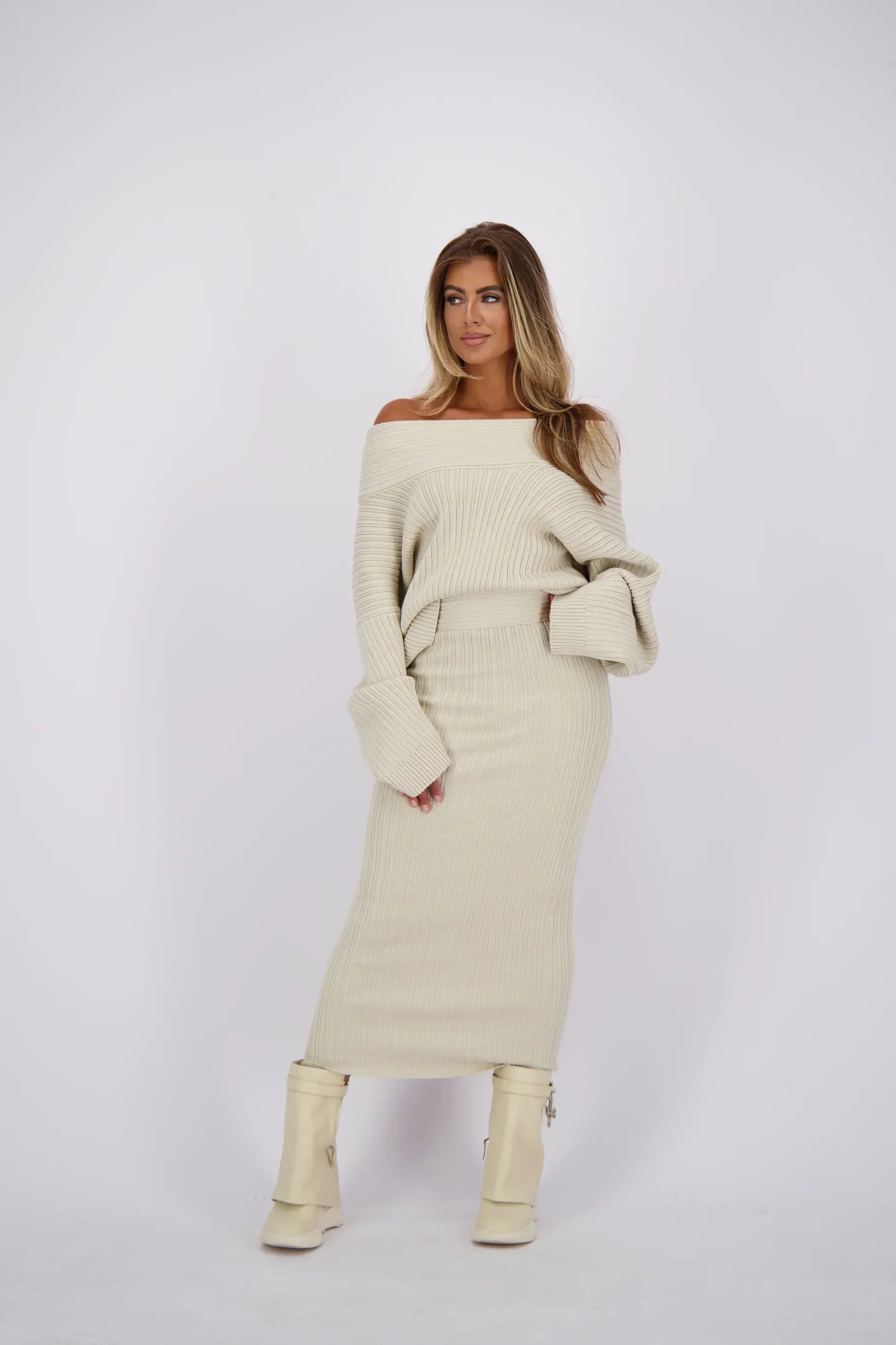 Beige knitted set